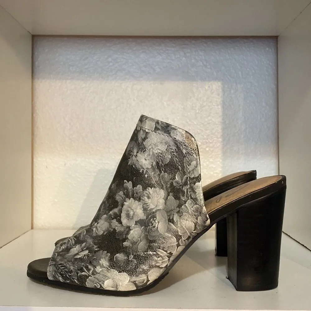 Sbicca Estela Floral Scenic Block Heel Open Toe Black Gray Sandals Slip On Comfy